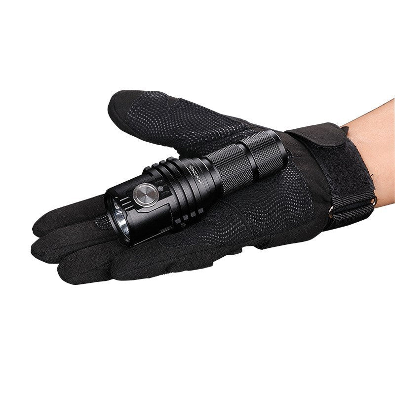 Outdoor strong LED flashlight